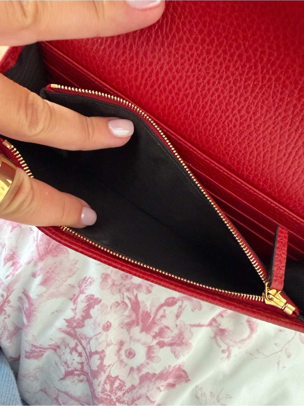 Gucci Red Marmont Wallet on a Chain - Picture 4 of 7